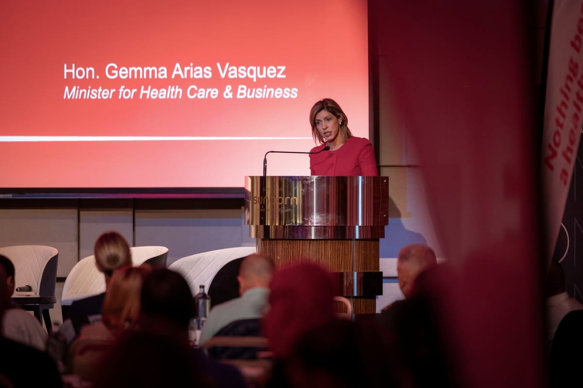 Minister Arias-Vasquez Opens Cardiac Conference with Announcement of Smoke-Free Generations Bill