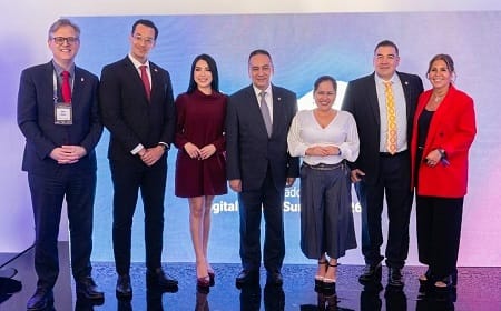 Minister Feetham visits El Salvador 